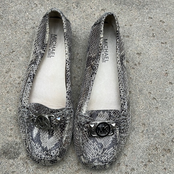 Michael Kors Finley snakeskin Leather Loafers W Silver accentsSize 7M 🔥SALE🔥 - Picture 8 of 8